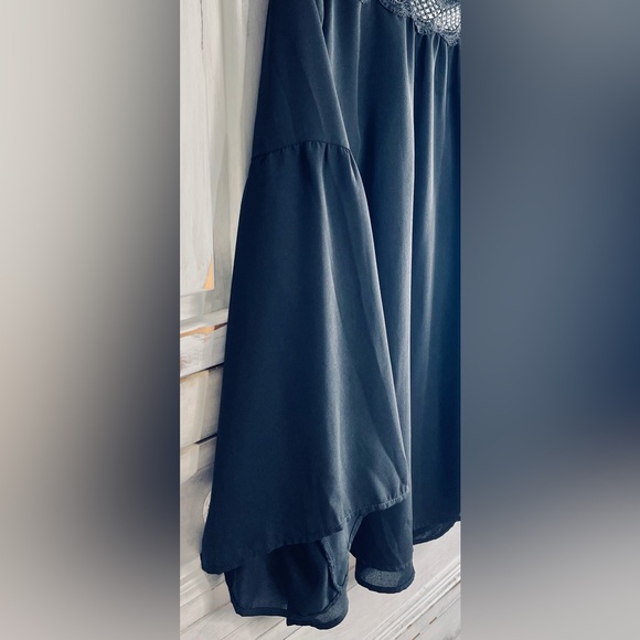 Torrid pheasant style black blouse w/lace trim detail size 3X - Picture 5 of 6